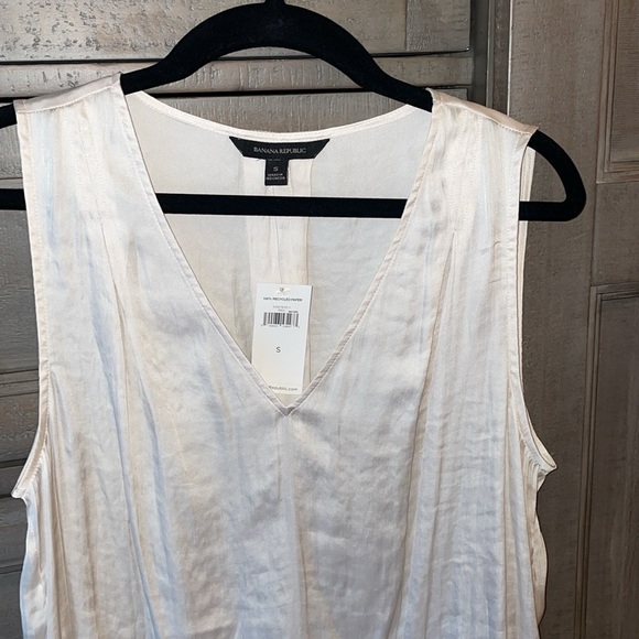 NWT Banana Republic sleeveless top, size small - Picture 3 of 4